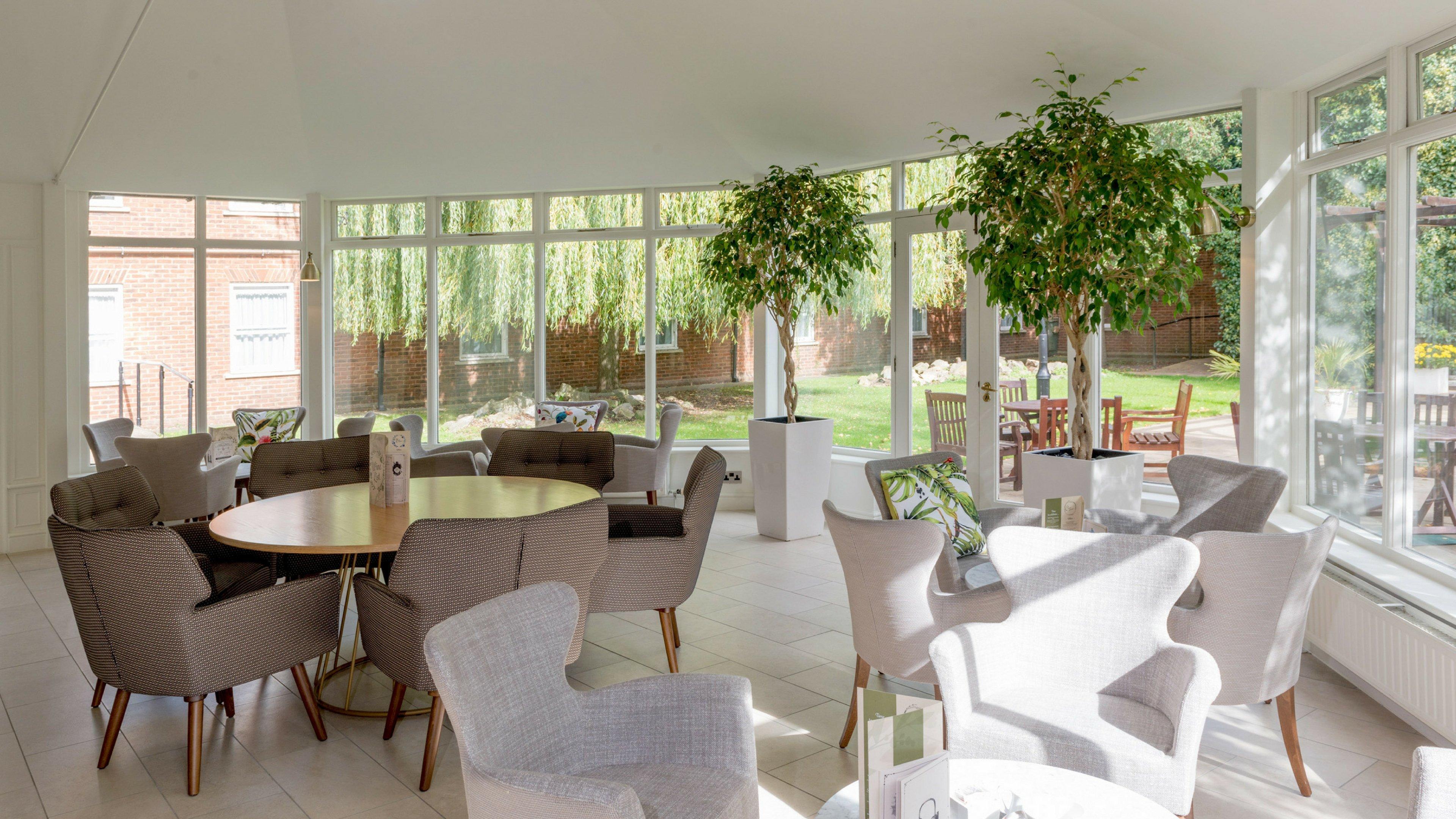 Holiday Inn Milton Keynes East M1 Junc 14 By Ihg Exterior photo